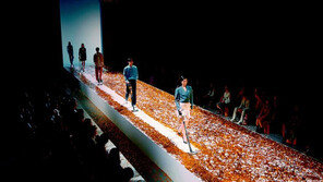 패션쇼? 청소쇼!… 삼성전자 ‘비스포크 제트 AI’ 출시 