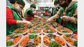 “밑반찬에 사랑을 꾹꾹 눌러담아” 