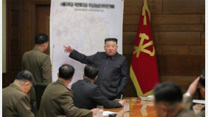 김정은, 남한지도 펴놓고 군사회의 주재… 평택 美기지 가리키며 “전쟁억제력 확대” 