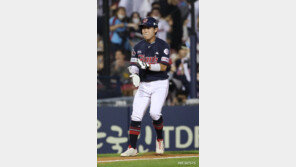 롯데 황성빈, 왼손 검지 미세골절…당분간 결장