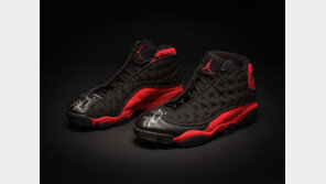 ‘농구 황제’ 마이클 조던 착용 농구화, 29억에 낙찰…최고가 경신