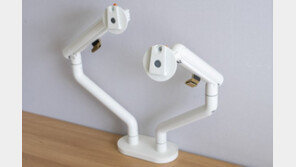 듀얼 모니터암의 부족한 활용도, 액세서리로 보완해 볼까?