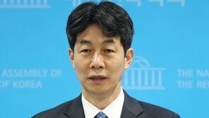 윤건영, 민주당 ‘돈봉투 의혹’에 “추이 봐야…檢 곶감 빼먹듯 수사”