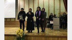 학폭으로 숨진 딸 영정 들고 졸업식 간 엄마…“교사가 ‘저건 또 뭐야’ 말해”