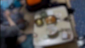 기도에 떡 걸린 90대…달려온 경찰, ‘이 방법’으로 살렸다