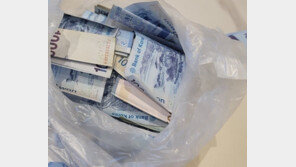 “면접 양복 사게 도와주세요”…빗속 3시간 구걸한 취준생에 9만원 모였다