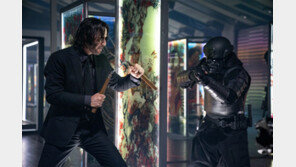 4년만에 돌아온 ‘존 윅4’… 말 대신 ‘액션’ 폭발