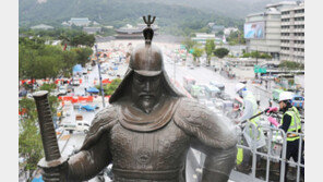 ‘대왕·장군상 봄맞이 세척’…이번 주말, 광화문 광장 동상 세정 작업