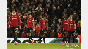 맨유, 자책골에 승리 놓치고 주전 수비수 부상까지…세비야와 무승부
