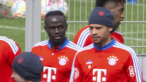 뮌헨 동료 얼굴 가격한 마네…‘1경기 출장정지+벌금’