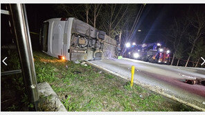 충주 관광버스 전도 사고 현장감식…“안전띠 미착용 추정”
