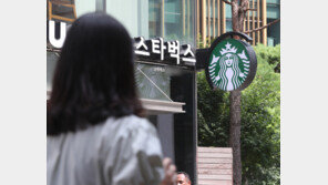 커피업계 1위 업체들 ‘휘청’…스벅·이디야 영업익 반토막