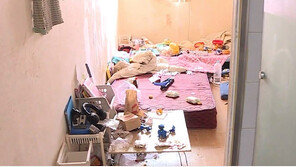 父 지방 전전, 母 연락회피…냉장고엔 썩기 직전 음식만