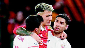 맨유 멘붕… 2골 앞서다 막판 잇따라 자책골