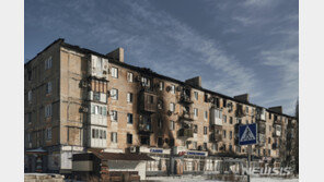 우크라 동부도시 주거용 건물에 러 미사일…5명 사망·15명 부상