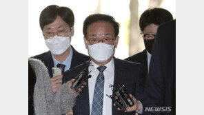 與 “백현동 용도변경, 어째서 이재명 측근이 77억원 챙겼나”