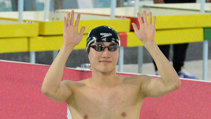 황선우, 공식대회 첫 배영 100m서 56초08로 5위