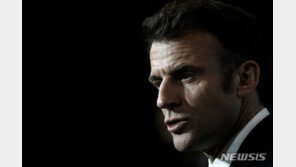 마크롱, 반발 속 연금개혁법 서명…법적 절차 마무리