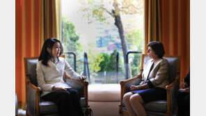 김건희 여사, 佛 외교장관에 “동물권 위한 정책교류 이어가자”