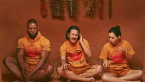 B급 서스펜스 뮤지컬 코미디, 한국영화라고?