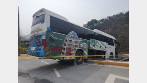 단양 관광지서 비탈 아래로 버스 추락할 뻔…5명 부상