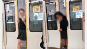 닫히는 지하철 문에 몸넣기…日 학생들 장난에 공분
