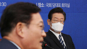 정성호 “송영길 탈당? 이른 얘기, 宋은 몰랐을 것…돈? 기름값 밥값 수준”