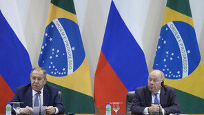 라브로프 러 외무 “우크라전 빠른 종전 원한다”