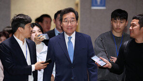 이낙연, 열흘 일정 마치고 美로 출국…당 상황에 대해선 ‘침묵’