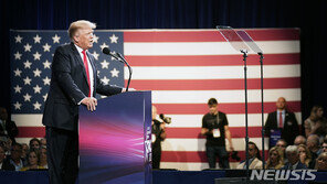 역대 최다인 미국인 49% 정치적 중립 입장