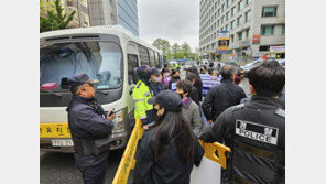 국민의힘 당사 찾아간 이태원 유가족…경찰 차벽에 분통