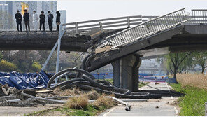 “최대 25.5cm 처짐”…탄천 다리 보행로 4곳 철거후 재시공