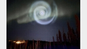 스페이스X 로켓이 만든 ‘은하 현상’ 