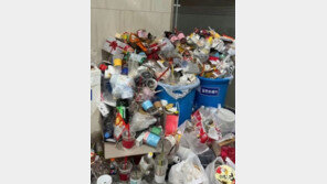 “산더미 같은 쓰레기, 대학 망신”…공분 산 사범대 쓰레기통