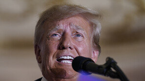 트럼프, 디즈니와 갈등 겪는 디샌티스 조롱 “완전히 망해”