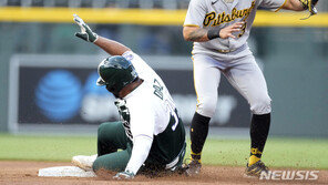 배지환, 1안타 1볼넷…도루사·견제사에 실책까지