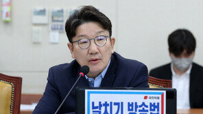 권성동 “송영길, 파리서 거짓말 행상이라도 할 작정이냐”