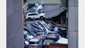 “하늘에서 차가 쏟아져”…美 뉴욕시 주차장 빌딩 붕괴[영상]