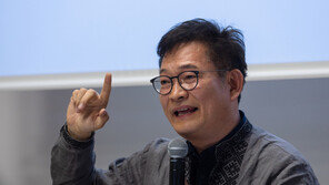 ‘돈 봉투’ 의혹 송영길, 파리서 “22일 말씀드릴 것”