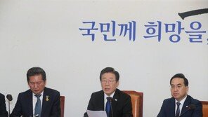 野당원도 ‘돈봉투 분열’… “이재명 사퇴” vs “대의원 폐지”