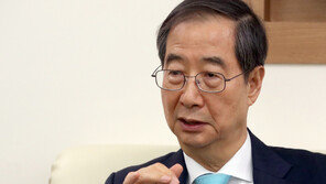한 총리, 개각설에 “尹, 분위기 전환용 개각 않는다 말해”