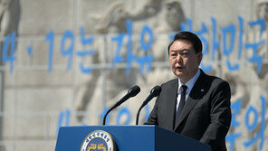 尹, 4·19 기념식서 “거짓 선동, 자유민주주의 위협…속아선 안돼”