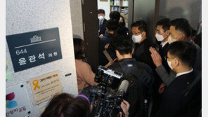 윤관석, 이정근에 “스폰서 딸 이력서 달라고 하라” 