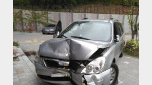 70대 몰던車, 아동센터 돌진해 어린이 4명 부상…“가속페달 잘못밟아”