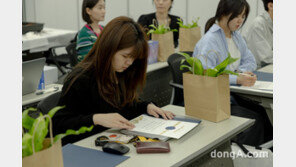 폭스바겐그룹, 직원들에 “지구의 날 ‘지구’에 투자하라” 주문