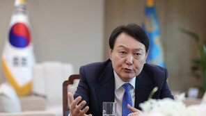 민주 “적대 자초 尹 ‘자해외교’” 국힘 “野, 중국과 원팀인가”