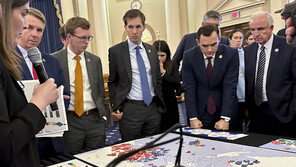 ‘대만 워게임’ 지켜보는 美의원들… 필리핀 찾은 친강 中외교부장 