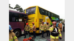 경부고속도 서울톨게이트 부근 고속버스 등 6중 추돌…19명 경상