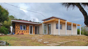 문재인 전 대통령 ‘평산책방’ 현판식 25일 비공개로 열린다