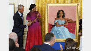 “당신이 내 수능을 망쳐”…홍콩 수험생, 미셸 오바마에 ‘악플’